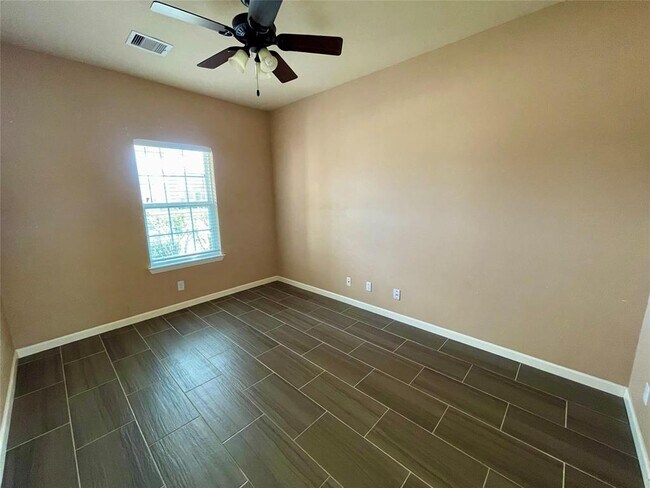 Building Photo - 10803 Woodwind Shadows Dr