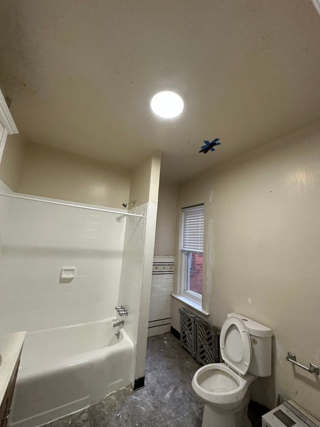 Building Photo - 1306 W Hunting Park Ave