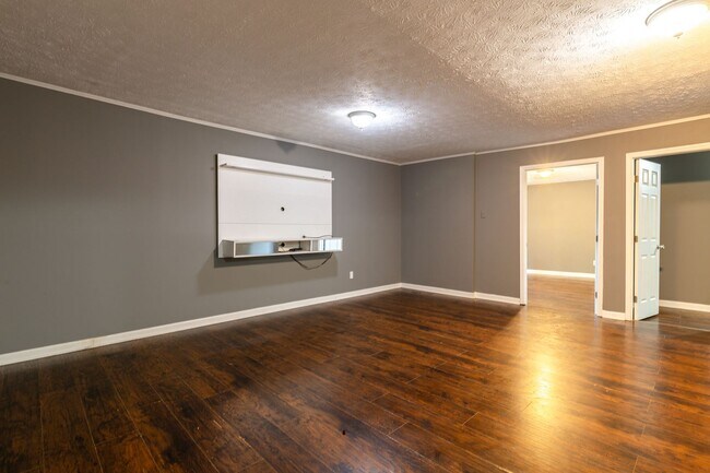 Building Photo - 2502 Rosebud Rd