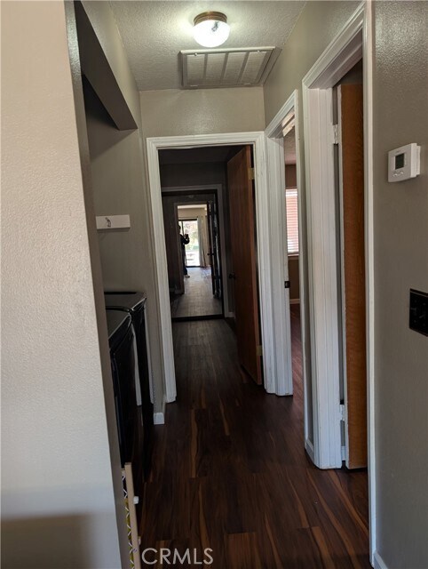 Foto del edificio - 27535 Lakeview Dr