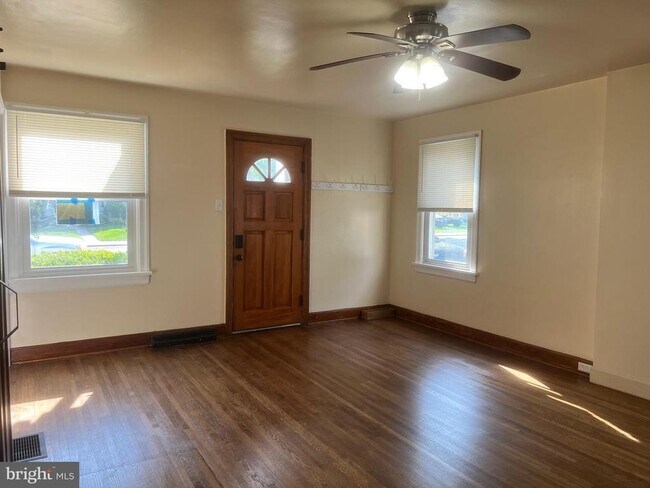 Foto del edificio - 1364 Salem Ave