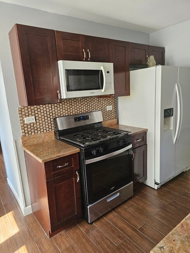 Foto del edificio - 2123 Pepperwood Ln