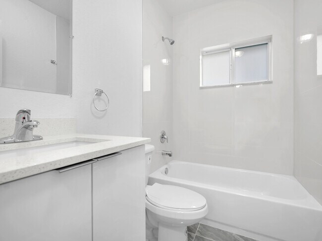Foto del edificio - 2448 NW 42nd St