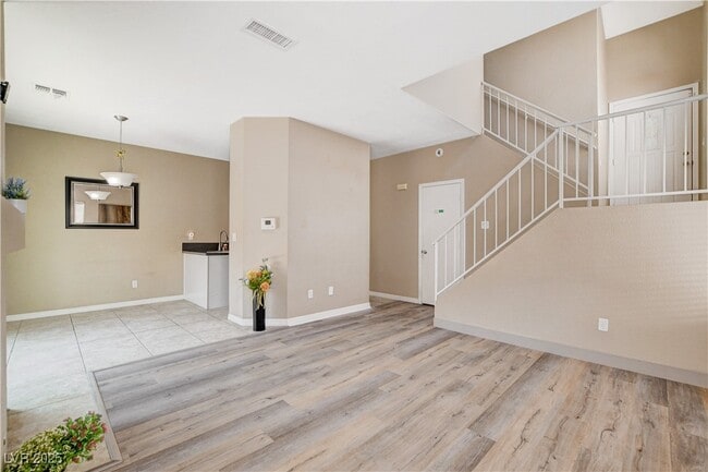 Building Photo - 1661 Cloister Ave