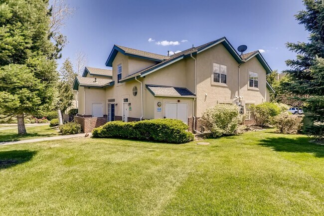 Building Photo - Spacious & Light Filled 2-Bed, 3-Bath Home...