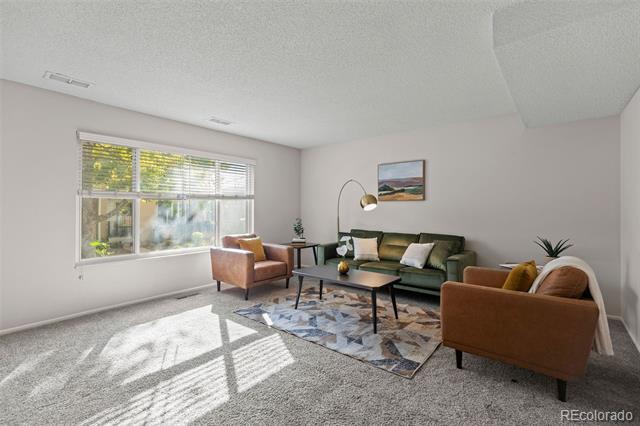 Foto del edificio - 9149 Mansfield Ave