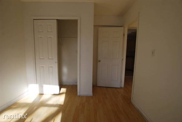 Building Photo - 809 Marcy Ave
