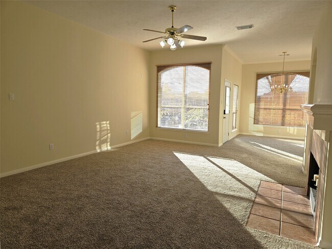 Building Photo - 2121 Crimson Lake Ln