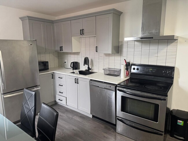 Building Photo - 4827 Rue Saint-Urbain