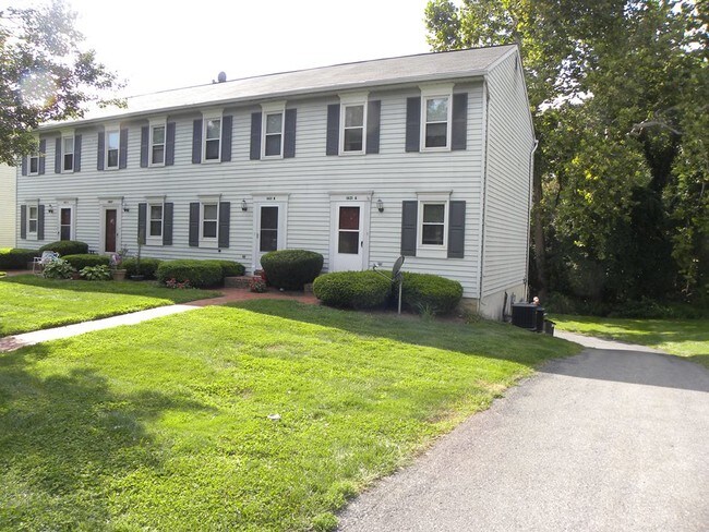 Building Photo - 1621 Chadwick Cir