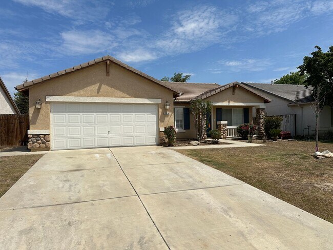 Foto del edificio - 3 Bed, 2 Bath Home with Spacious Backyard!
