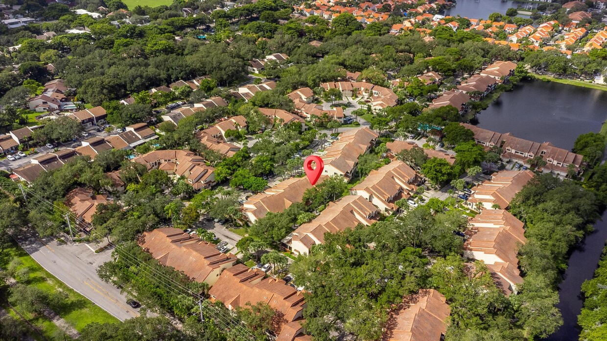 Foto principal - 3351 Emerald Oaks Dr