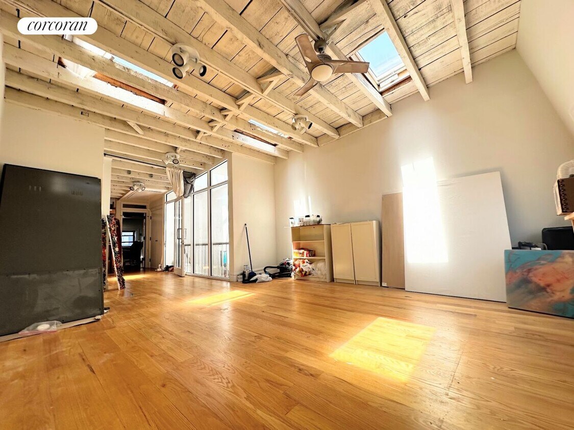 Foto principal - 556 Washington Ave