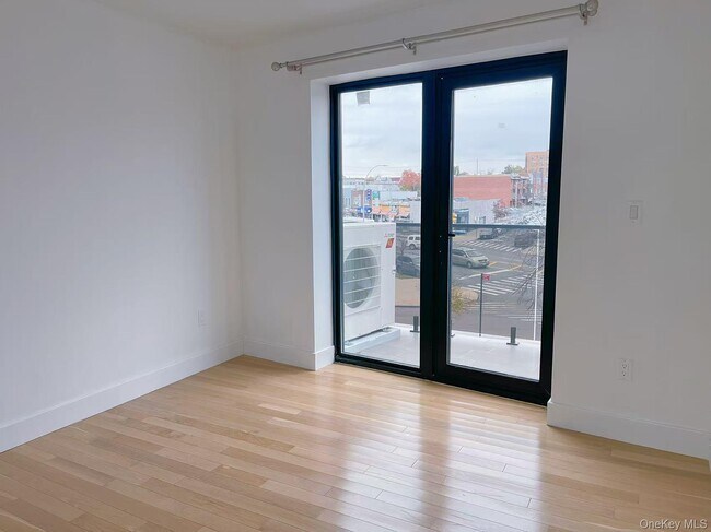 Foto del edificio - 165-02 Sanford Ave