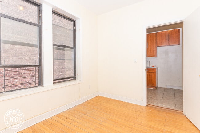 Building Photo - 2025 Regent Pl