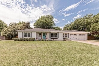 Building Photo - 340 Santa Fe Dr