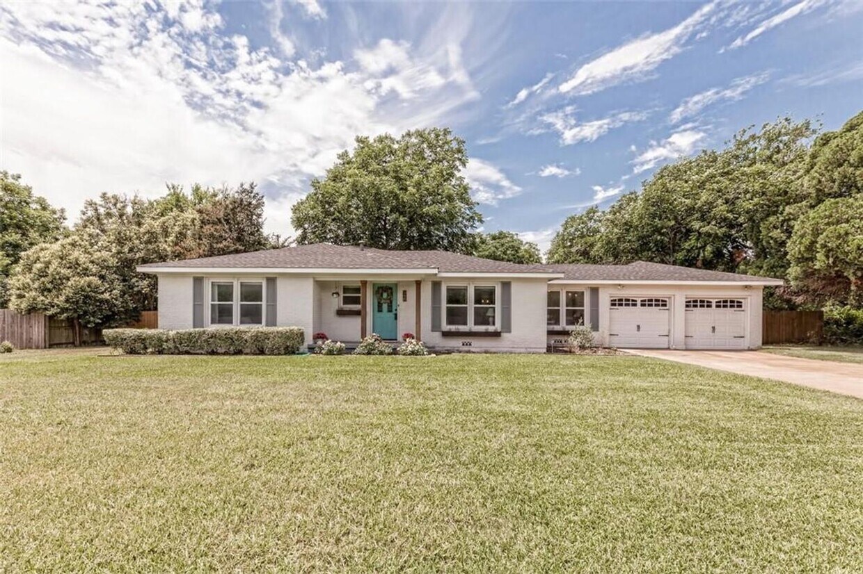 Primary Photo - 340 Santa Fe Dr