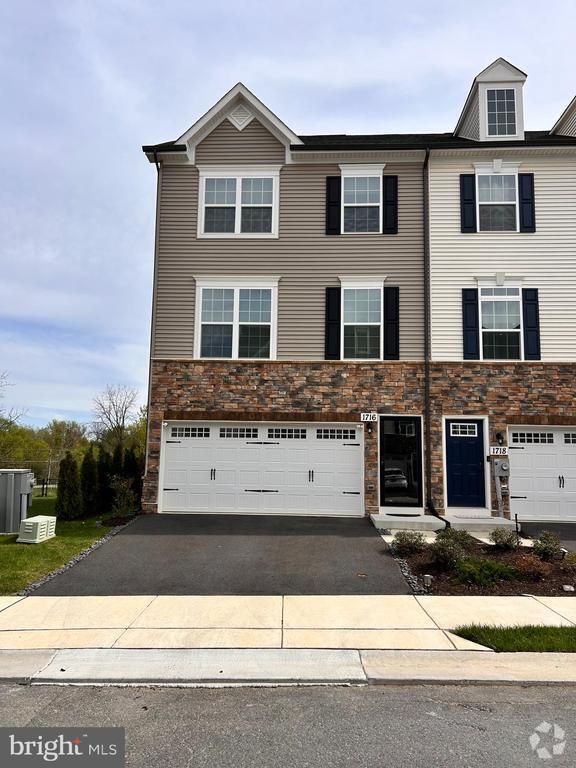 Building Photo - 1716 Atlas Dr