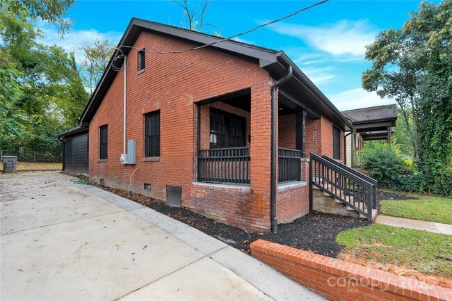 Building Photo - 1551 Merriman Ave