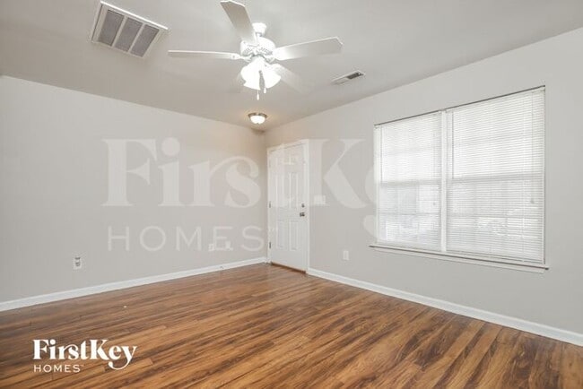 Foto del edificio - 5081 Hogan Point Ct