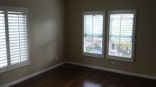 Building Photo - 203 N Almont Dr