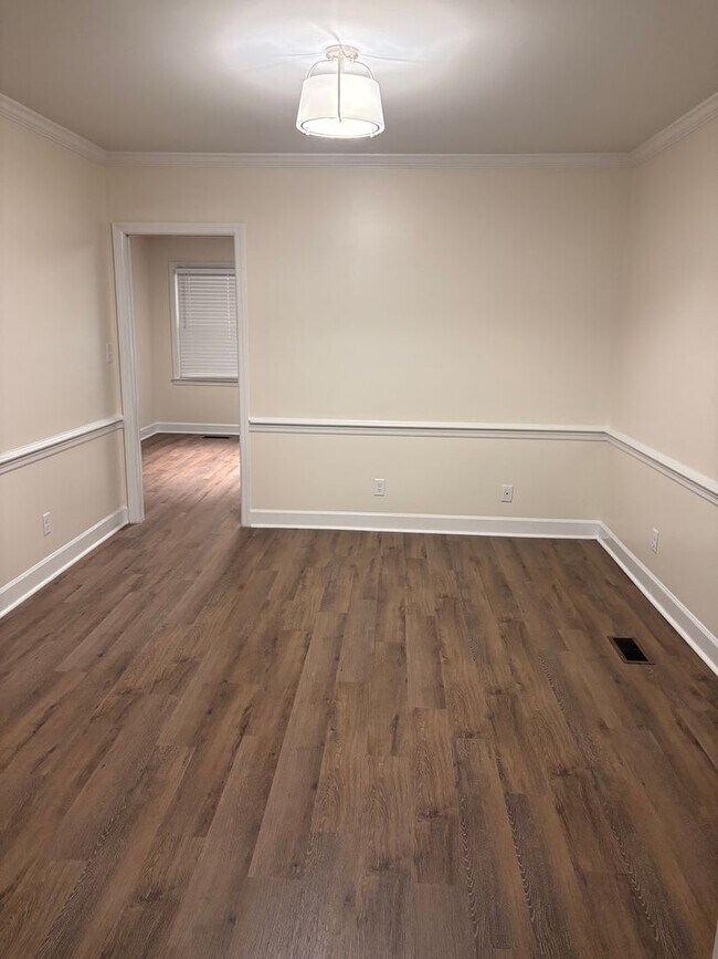 Foto del edificio - 2819 Falcon Ln