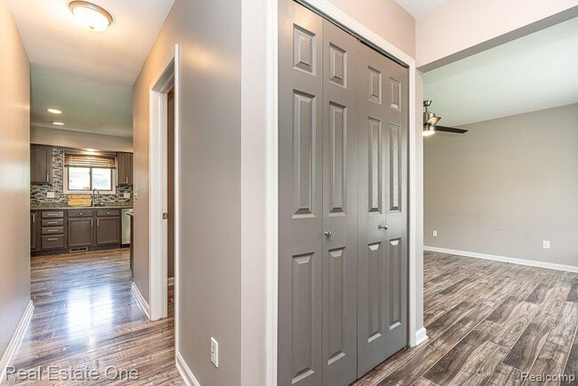 Building Photo - 668 Sherry Dr