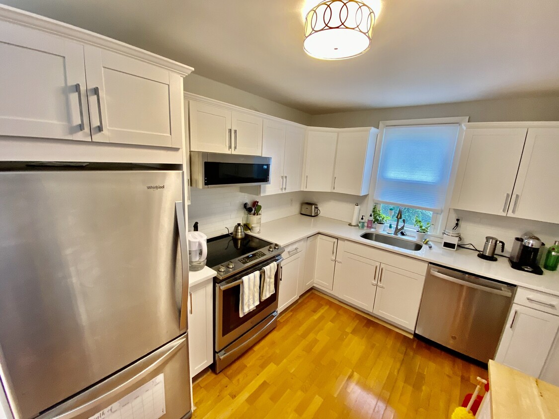 Primary Photo - 18 Oak Ave
