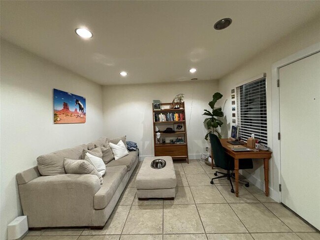 Foto del edificio - 1314 Rosewood Ave