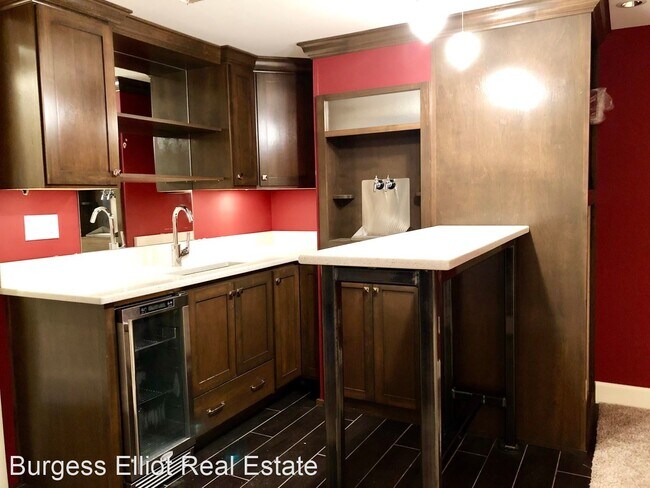 Foto del edificio - 4 br, 2 bath House - 6734 E Burnside St