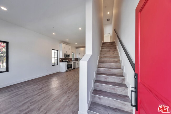 Building Photo - 1022 Masselin Ave