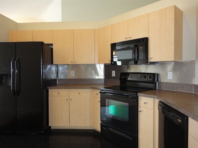 Foto del edificio - 4618 Castile Way S