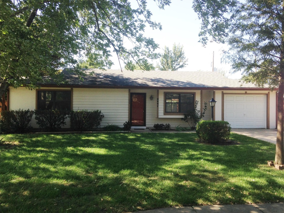 Primary Photo - 2541 Cimarron Dr