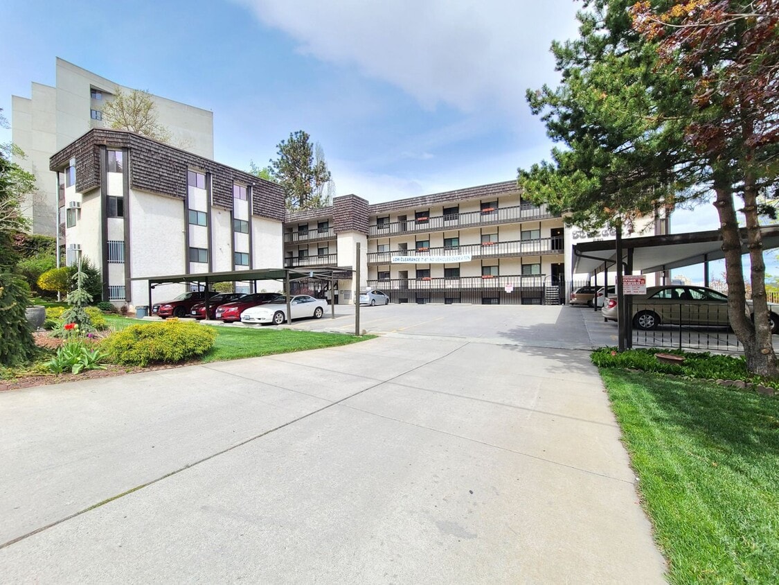 Primary Photo - $1,695 - 2 Bed / 2 Bath Spacious Top Floor...