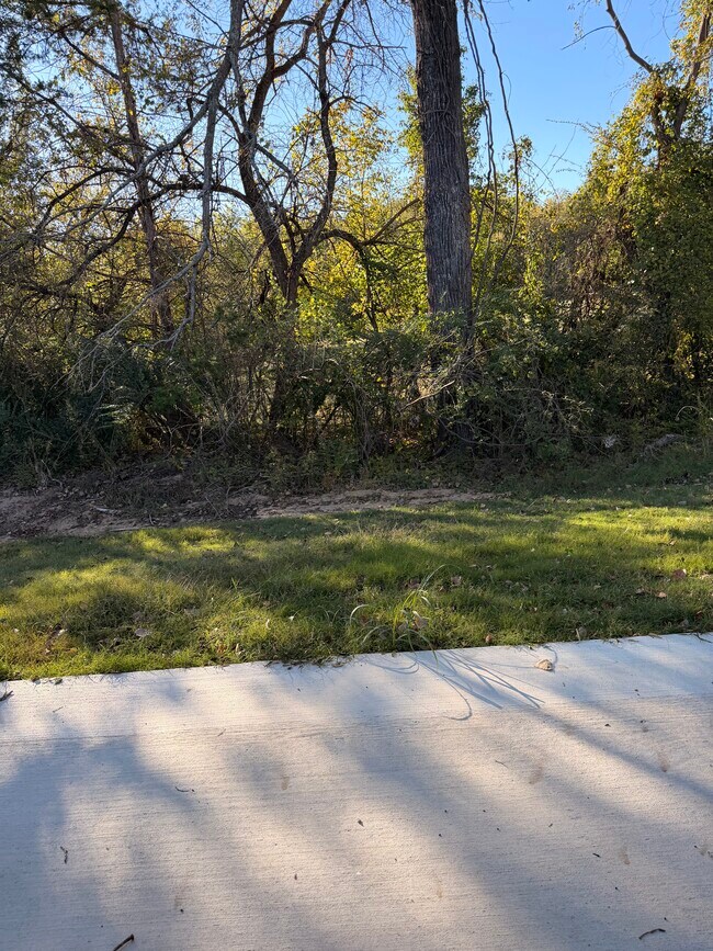 Foto del edificio - 713 Pemberly