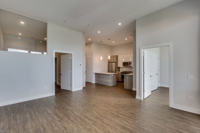 Building Photo - 1023 N Ashland Ave