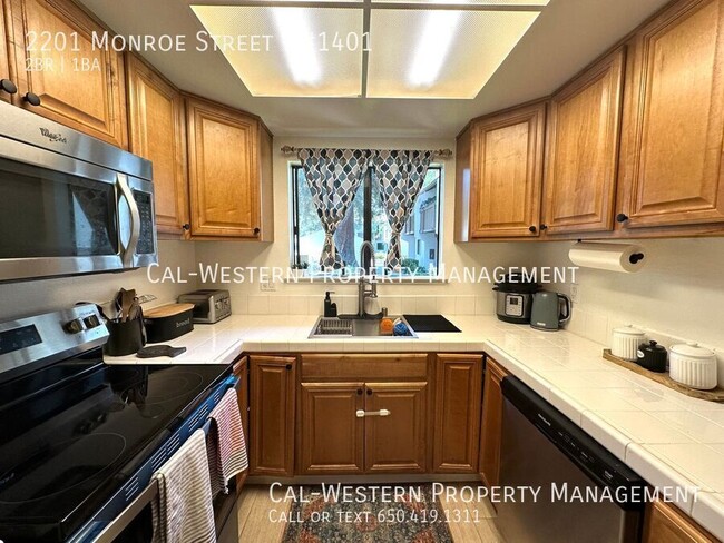 Building Photo - 2201 Monroe St