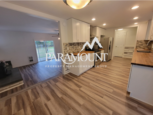 Foto del edificio - Updated 3 Bedroom Duplex!