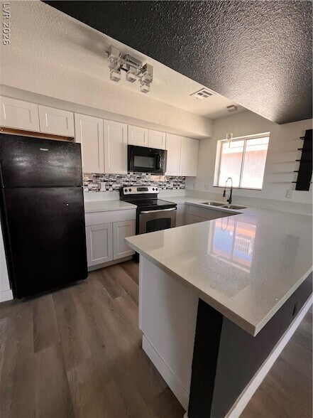Foto del edificio - 6233 Ilanos Ln