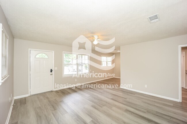 Foto del edificio - 1122 Briarwood Ave