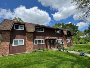 Building Photo - 2107 Lexington Dr