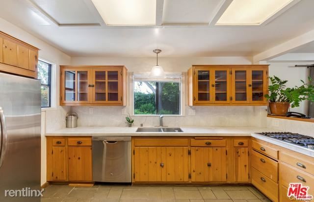 Building Photo - 4 br, 2 bath House - 6570 Zumirez Dr