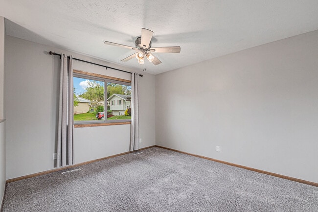 Building Photo - 14 Pinehurst Cir