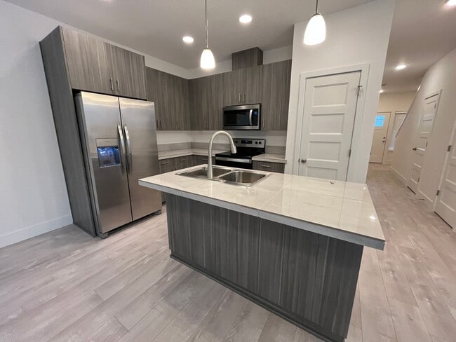 Foto del edificio - 1550 E 3rd St