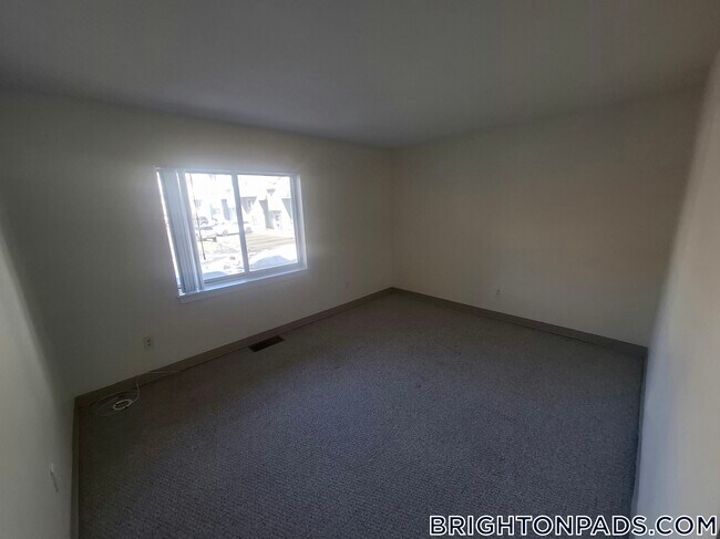 Foto del edificio - 148 N Beacon St