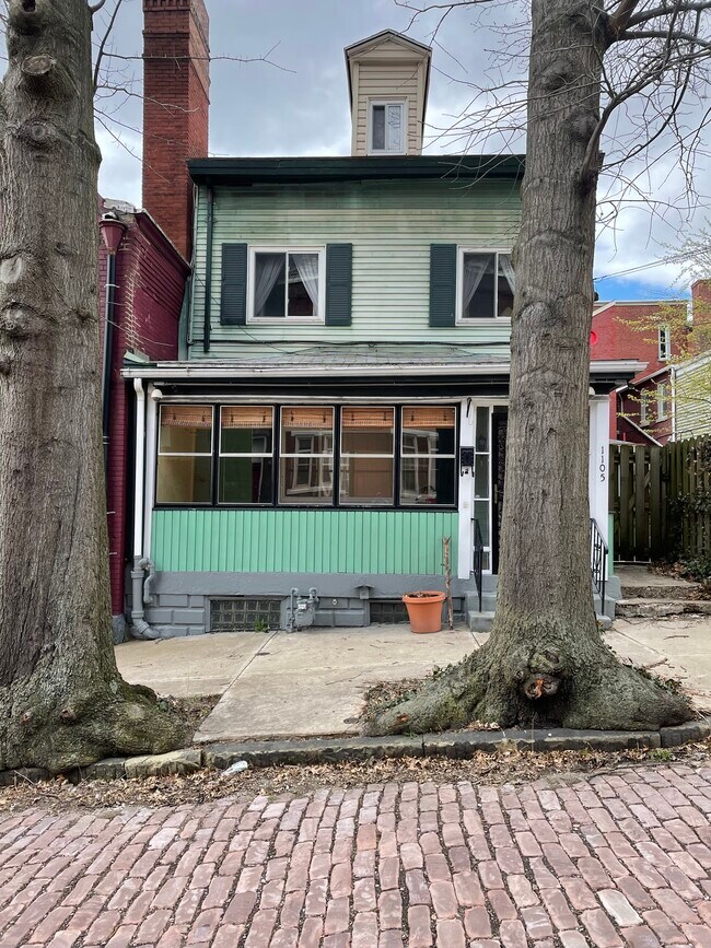 Building Photo - 1105 Middle St