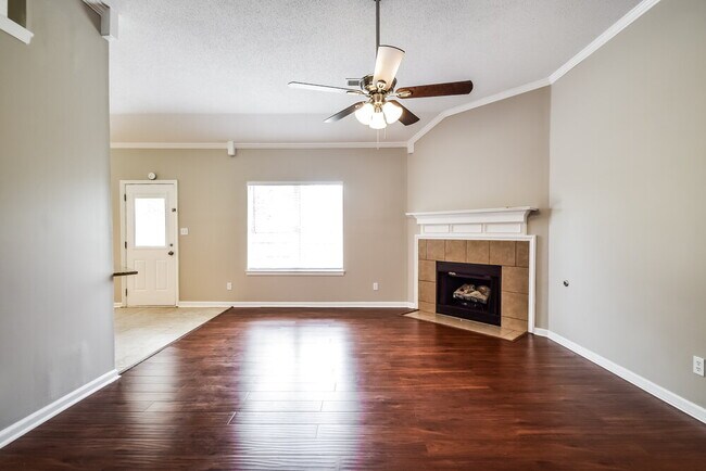 Building Photo - 6243 Ravenwood Lake Dr E