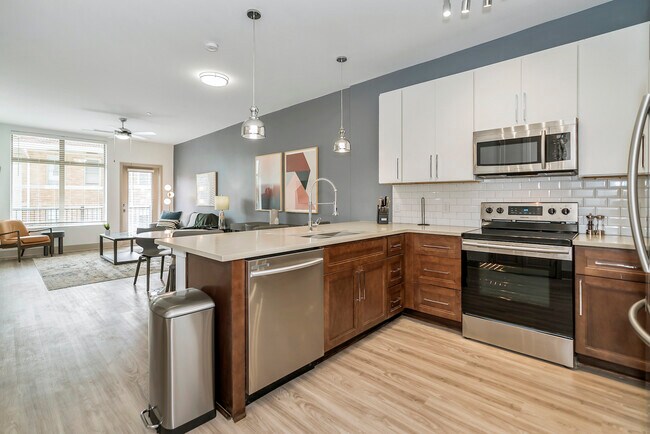 Building Photo - 2173 Highland Ave