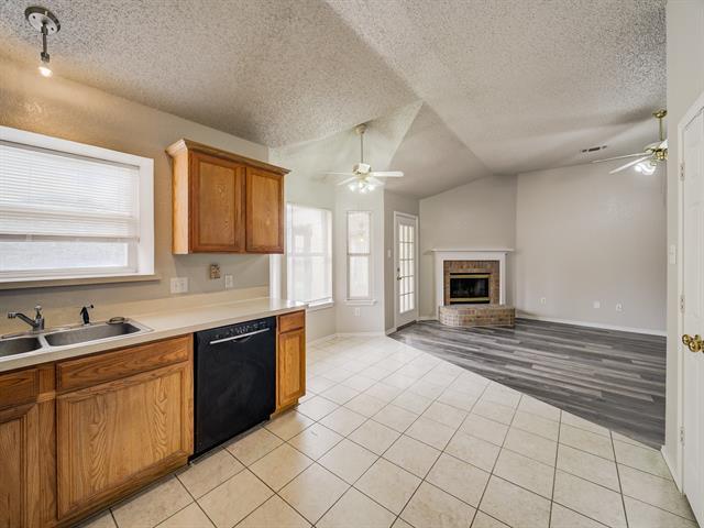 Foto del edificio - 1704 Cedar Tree Dr