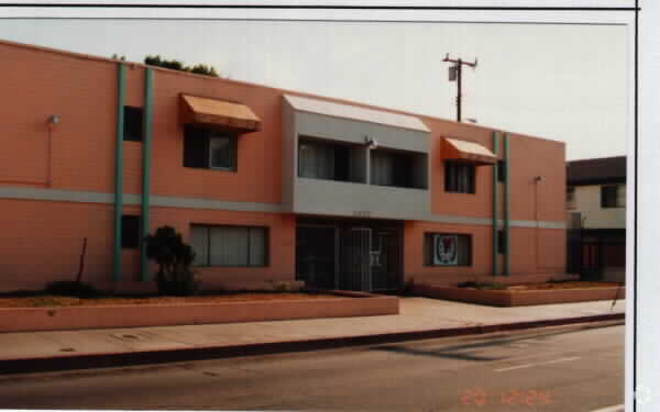 Building Photo - 15704 - 15724 Orange Avenue